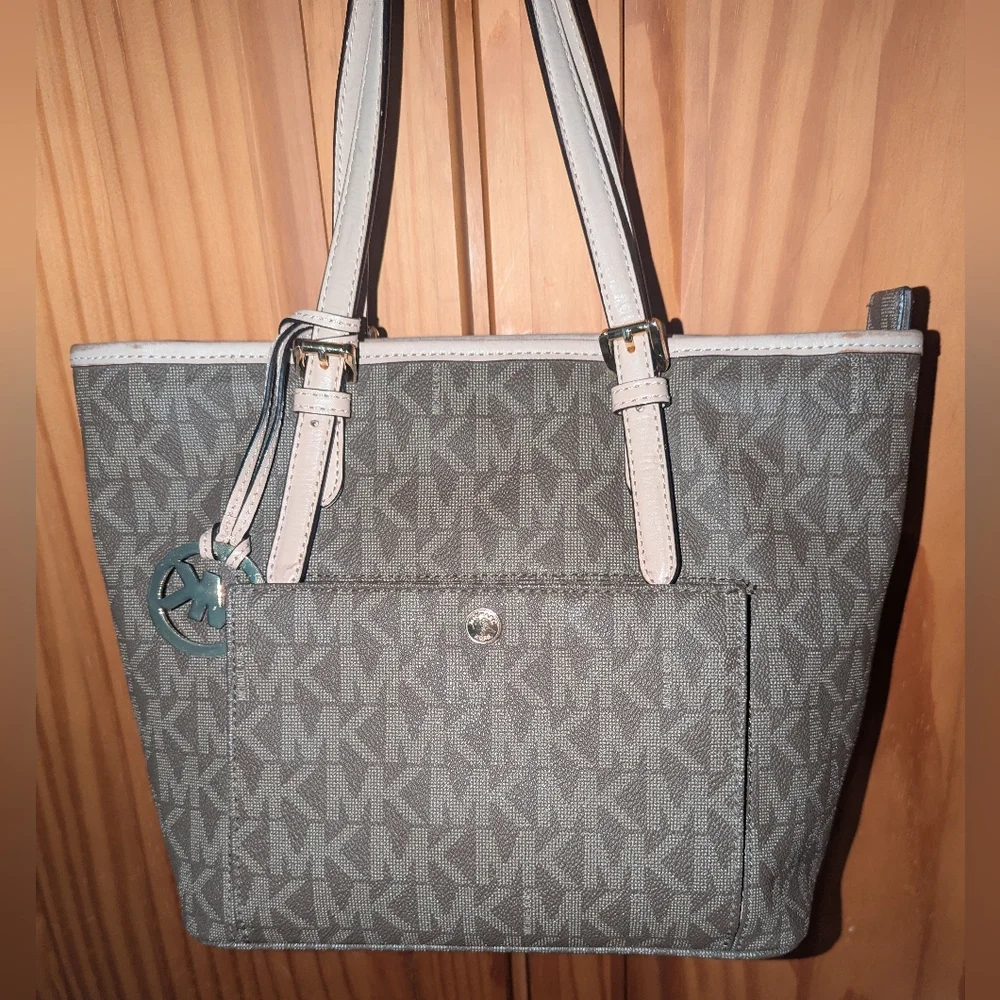 Michael Kors jet set tote bag. - Picture 4 of 15